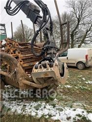 John Deere 810D شاحنات