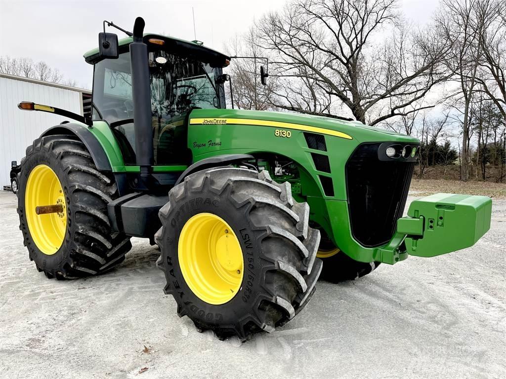 John Deere 8130 الجرارات