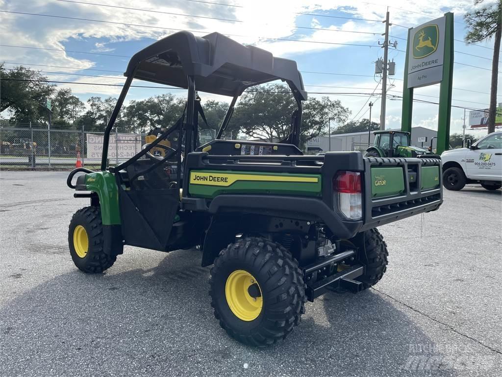 John Deere 815E ماكينات منفعة عامة