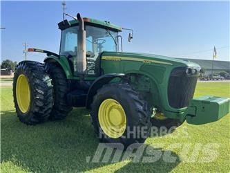John Deere 8320 الجرارات