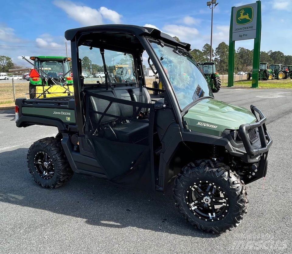 John Deere 835M ماكينات منفعة عامة