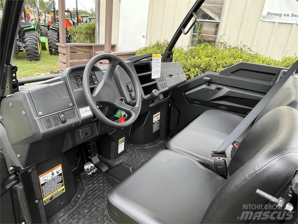 John Deere 835M ماكينات منفعة عامة