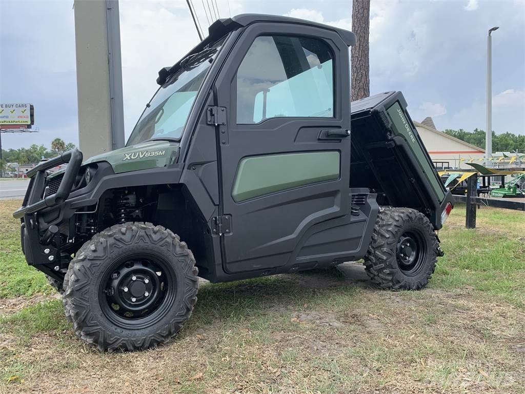 John Deere 835M ماكينات منفعة عامة