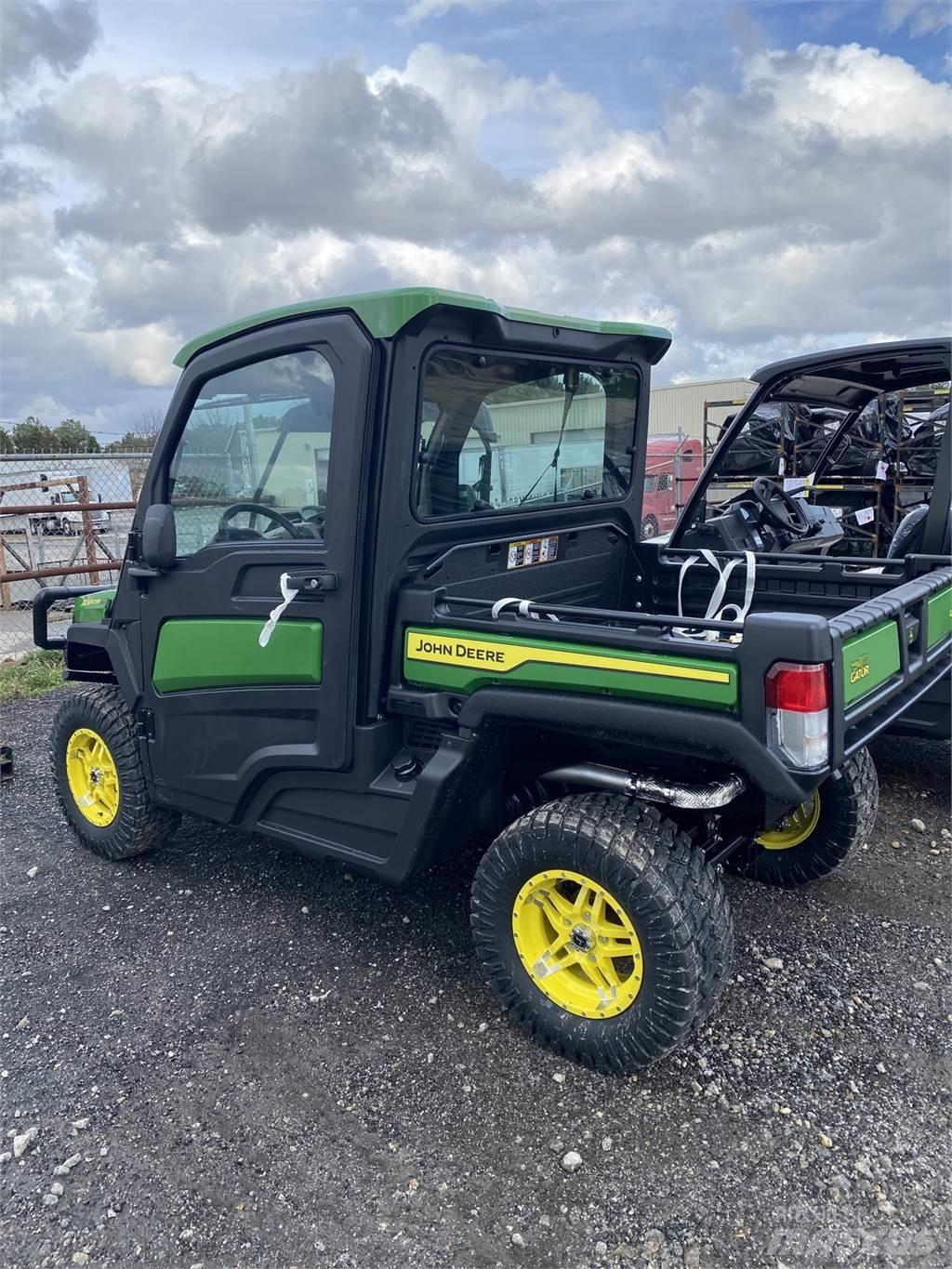 John Deere 835R ماكينات منفعة عامة