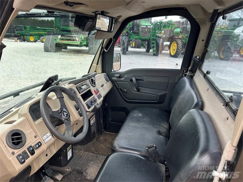 John Deere 835R ماكينات منفعة عامة