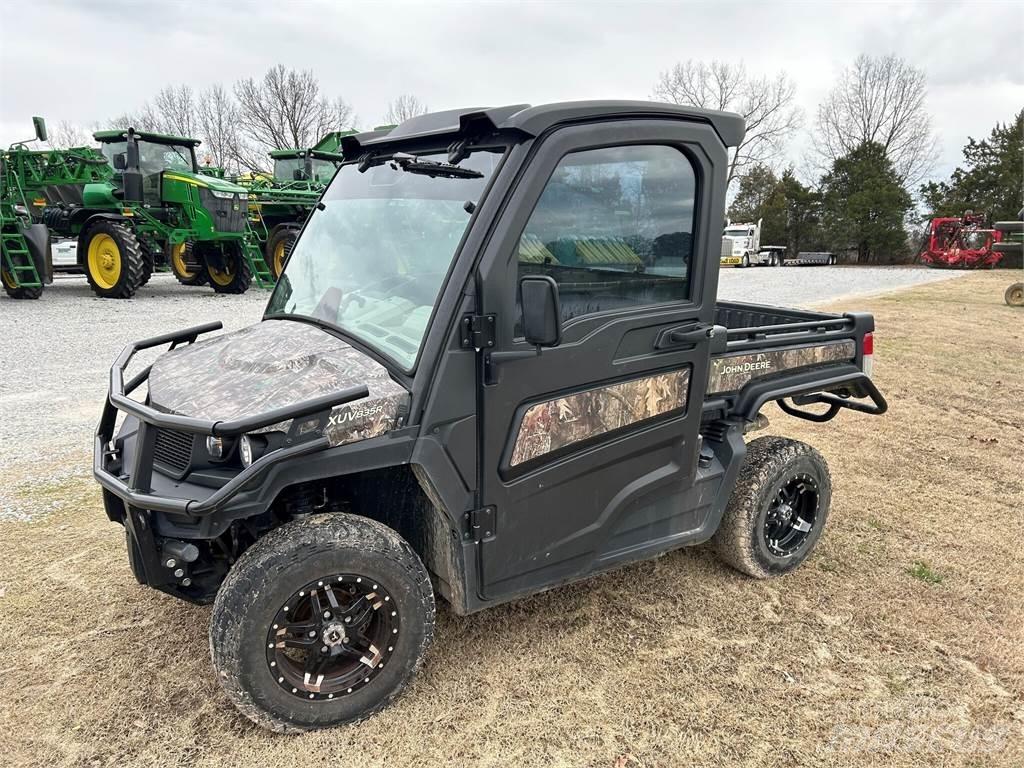John Deere 835R ماكينات منفعة عامة
