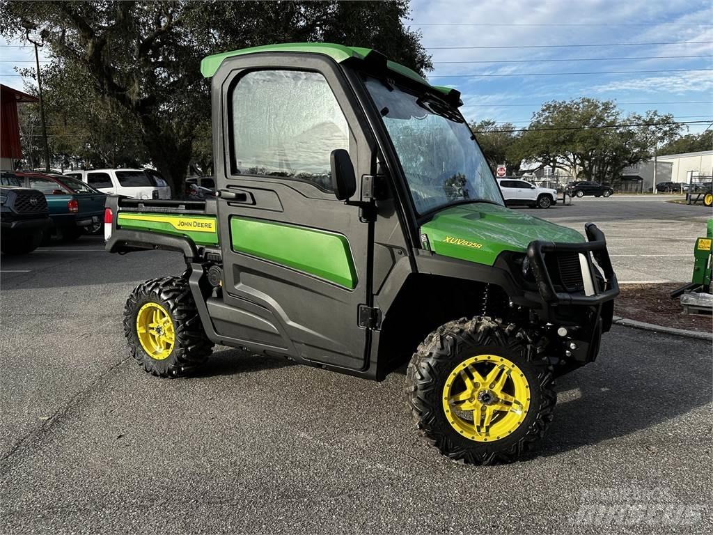 John Deere 835R ماكينات منفعة عامة