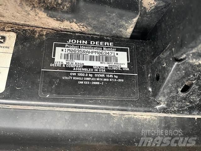 John Deere 835R ماكينات منفعة عامة
