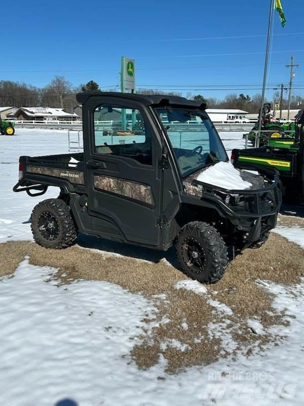 John Deere 835R ماكينات منفعة عامة