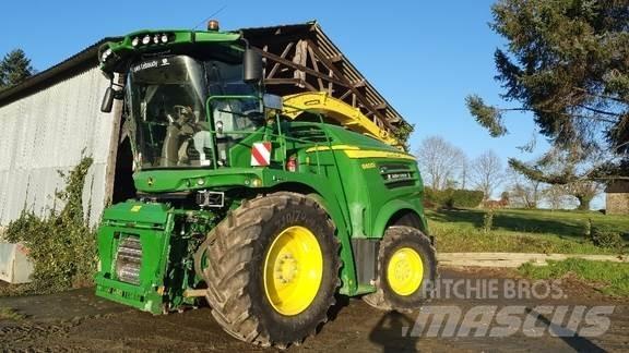 John Deere 8400 حصادات الأعلاف