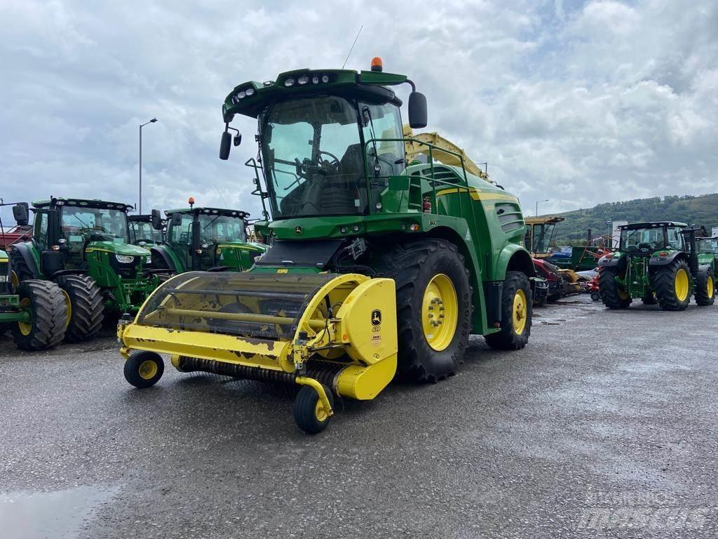 John Deere 8400i حصادات الأعلاف