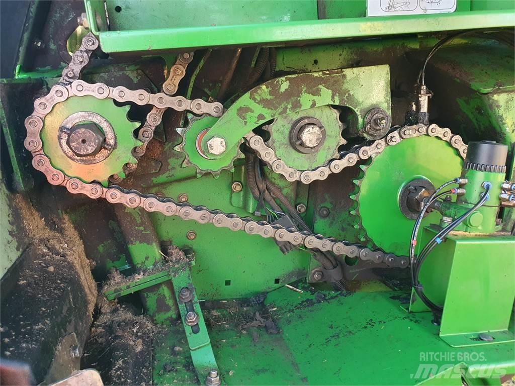 John Deere 854 محزمات مستديرة