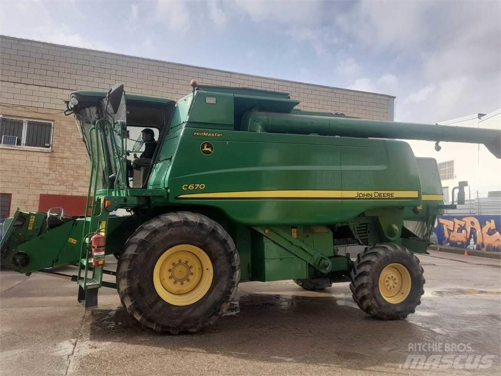John Deere C670 حصادات