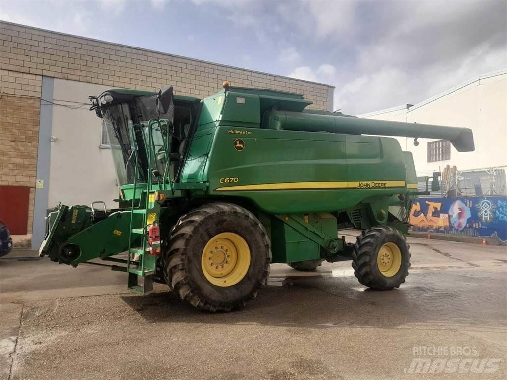 John Deere C670 حصادات