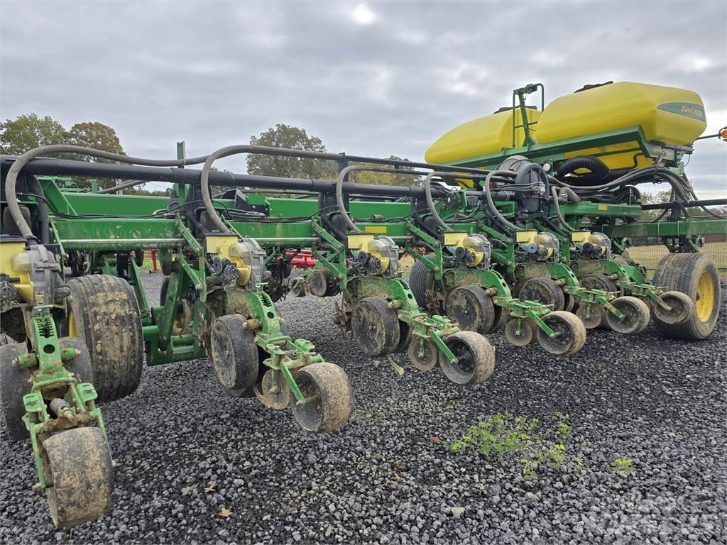 John Deere DB44 معدات بذر