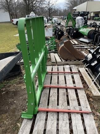 John Deere NA آلات تمزيق الحزم وتقطيعها ونشرها