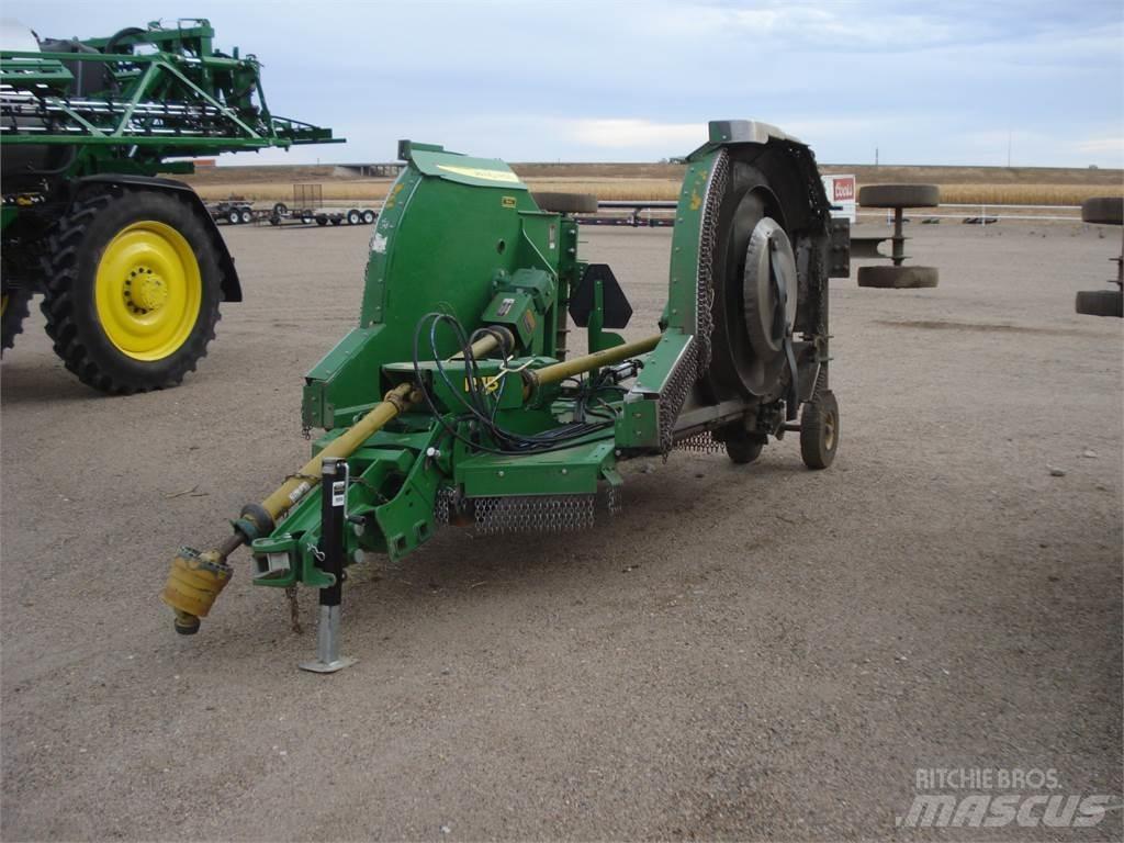 John Deere R15 آلات تمزيق الحزم وتقطيعها ونشرها