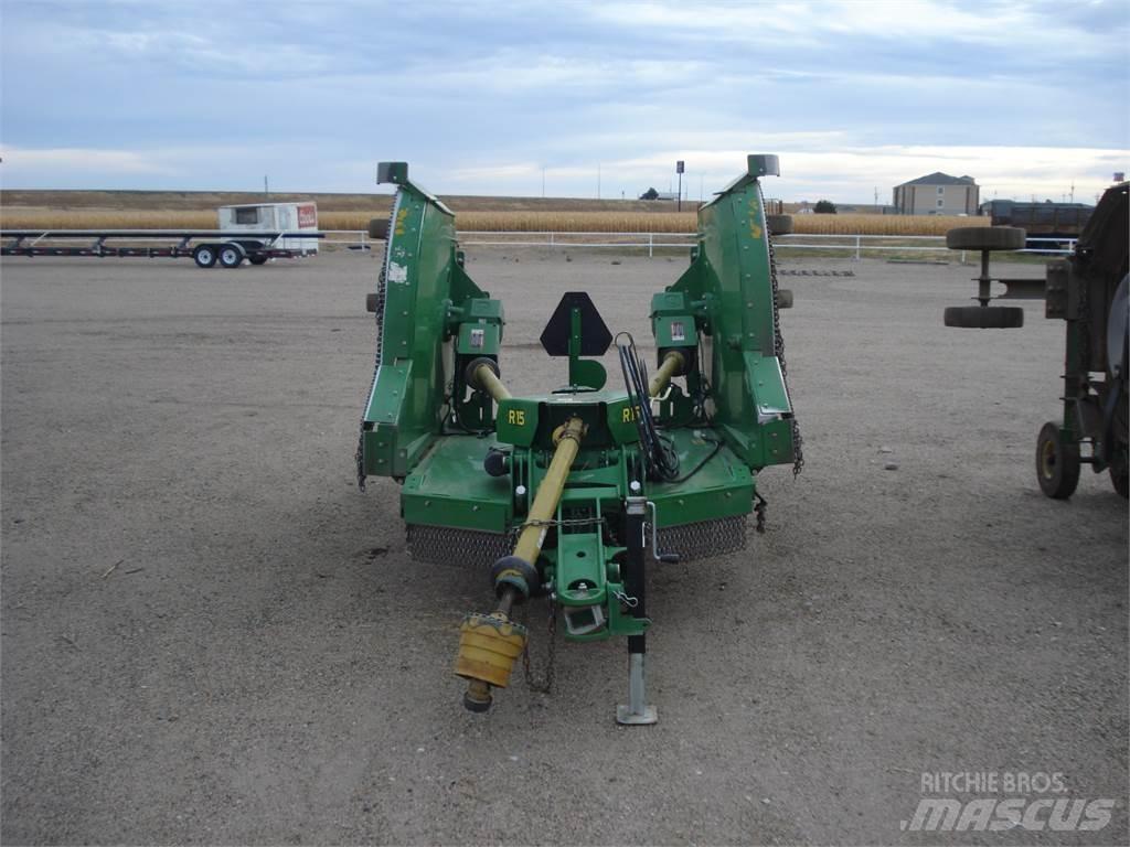 John Deere R15 آلات تمزيق الحزم وتقطيعها ونشرها