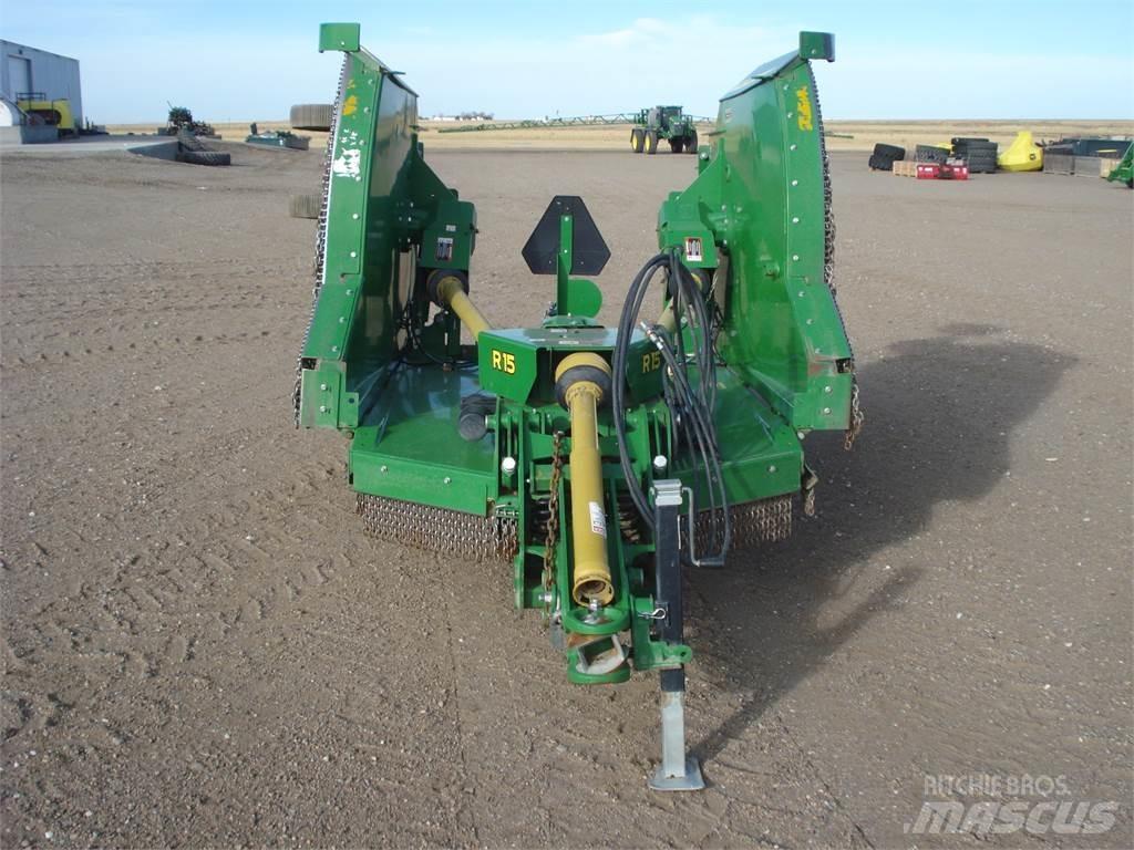 John Deere R15 آلات تمزيق الحزم وتقطيعها ونشرها