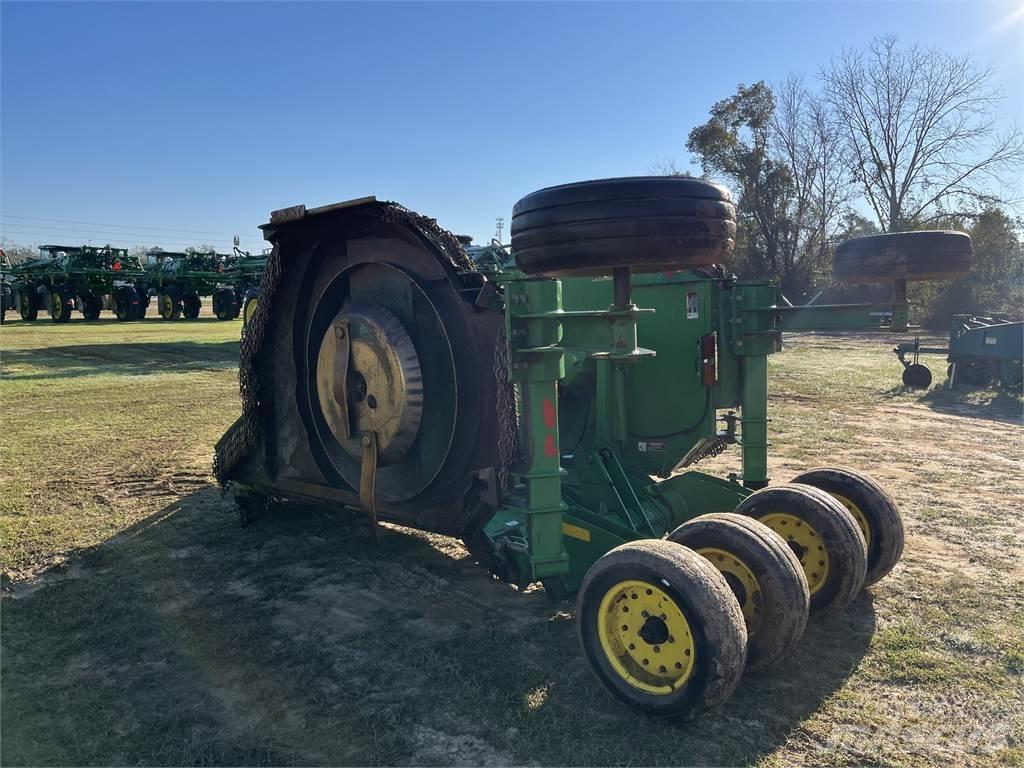 John Deere R15 آلات تمزيق الحزم وتقطيعها ونشرها