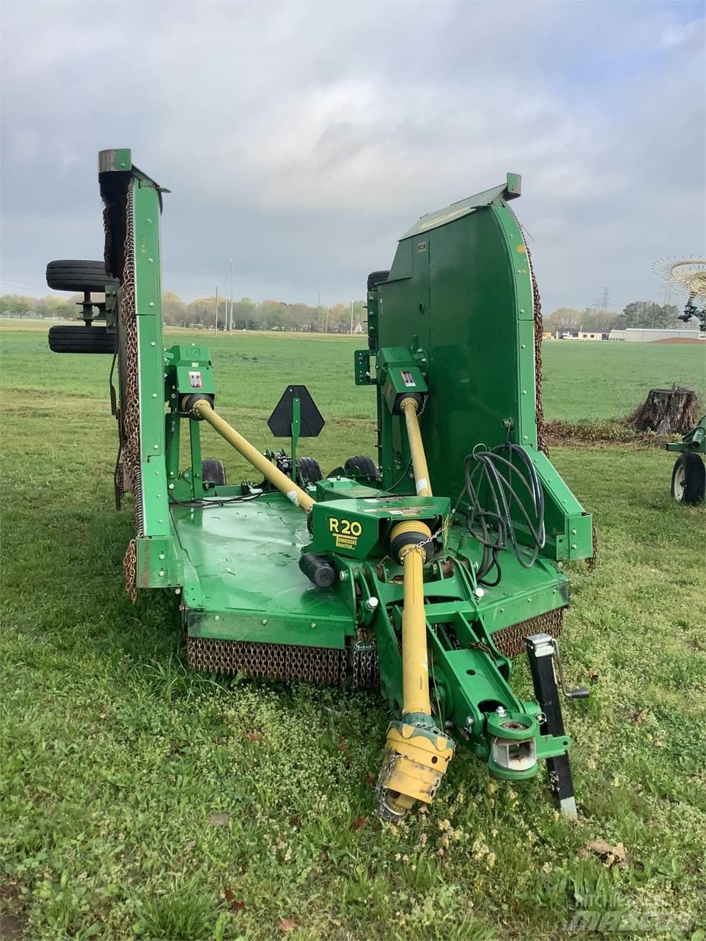 John Deere R20 آلات تمزيق الحزم وتقطيعها ونشرها