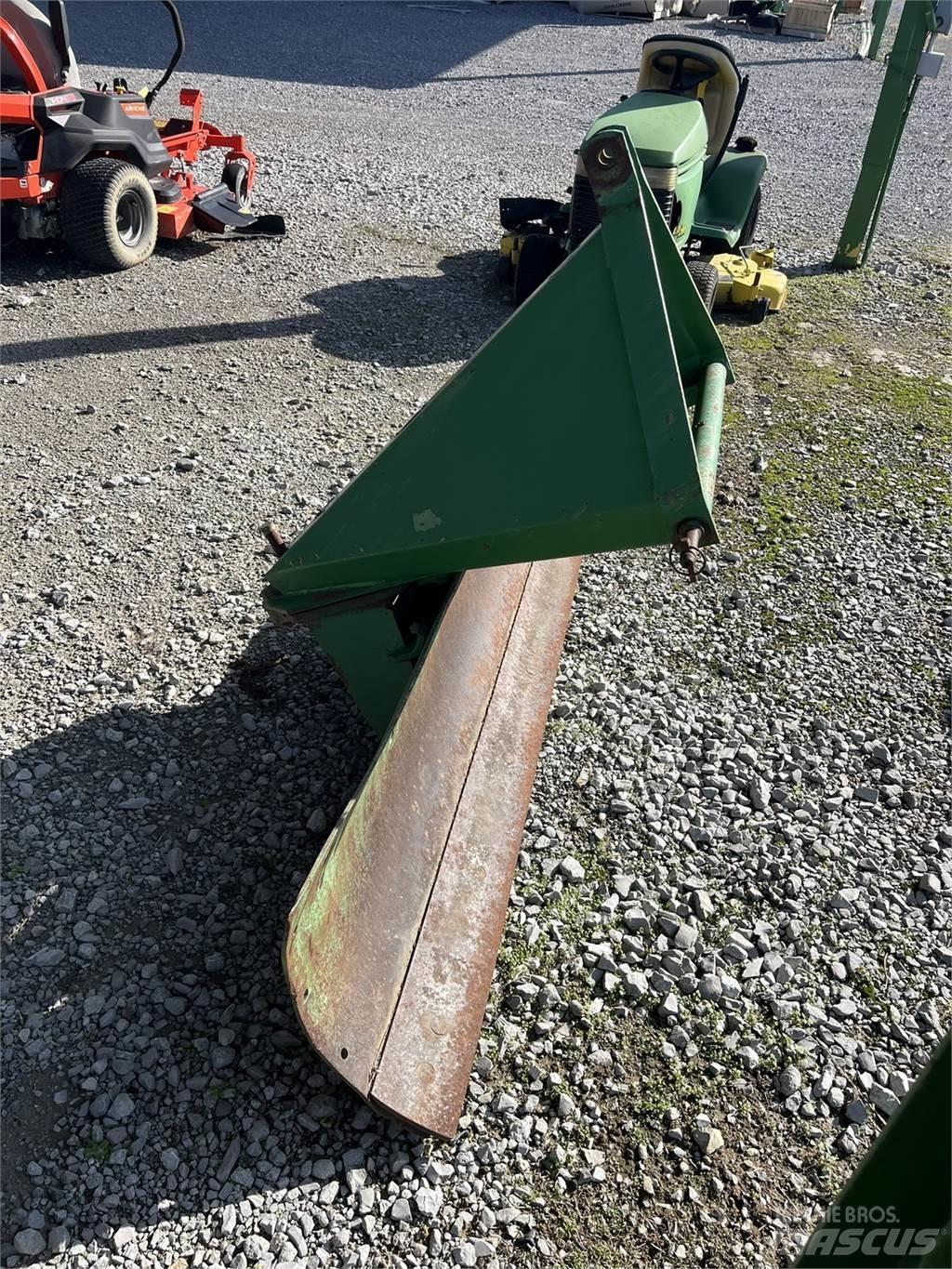 John Deere RB60 حراثات ونصول الجليد