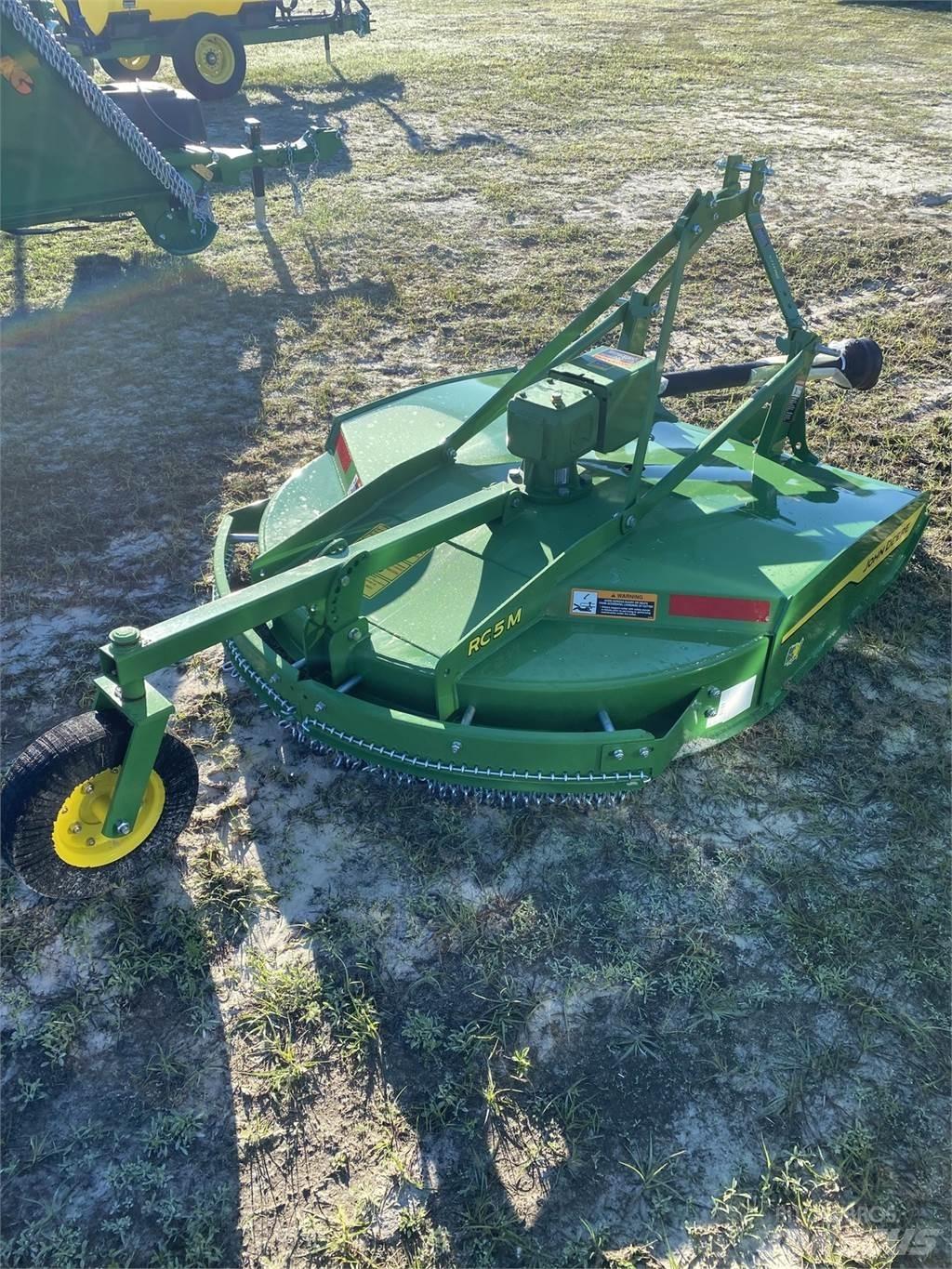 John Deere RC5M آلات تمزيق الحزم وتقطيعها ونشرها