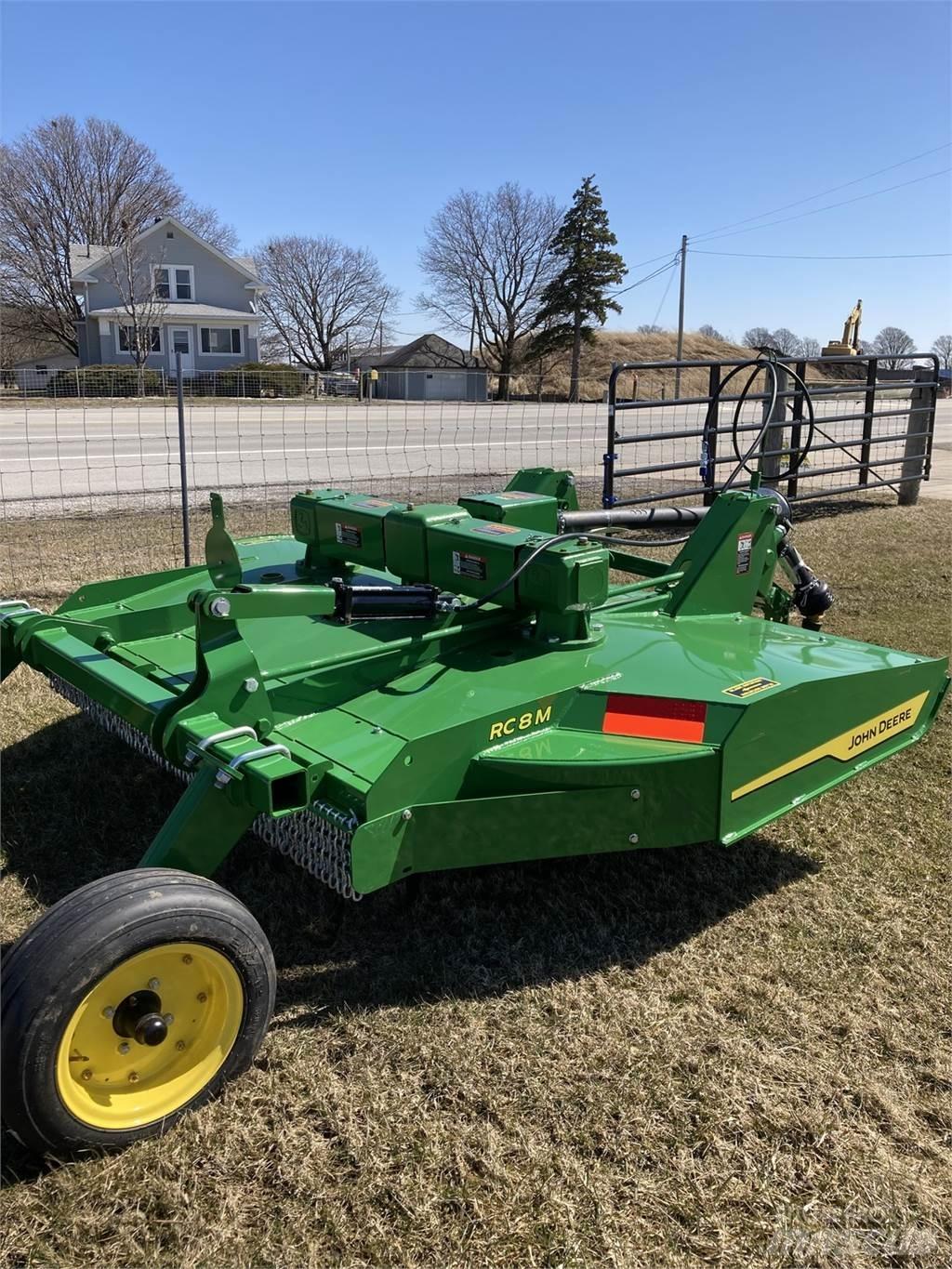John Deere RC8M آلات تمزيق الحزم وتقطيعها ونشرها