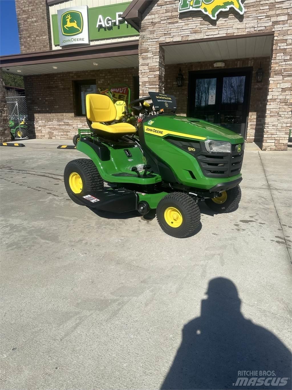 John Deere S110 ركوب الحشائش