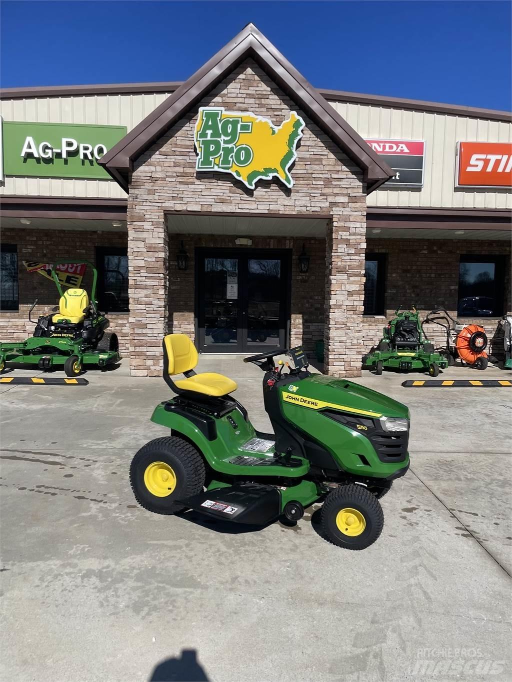 John Deere S110 ركوب الحشائش