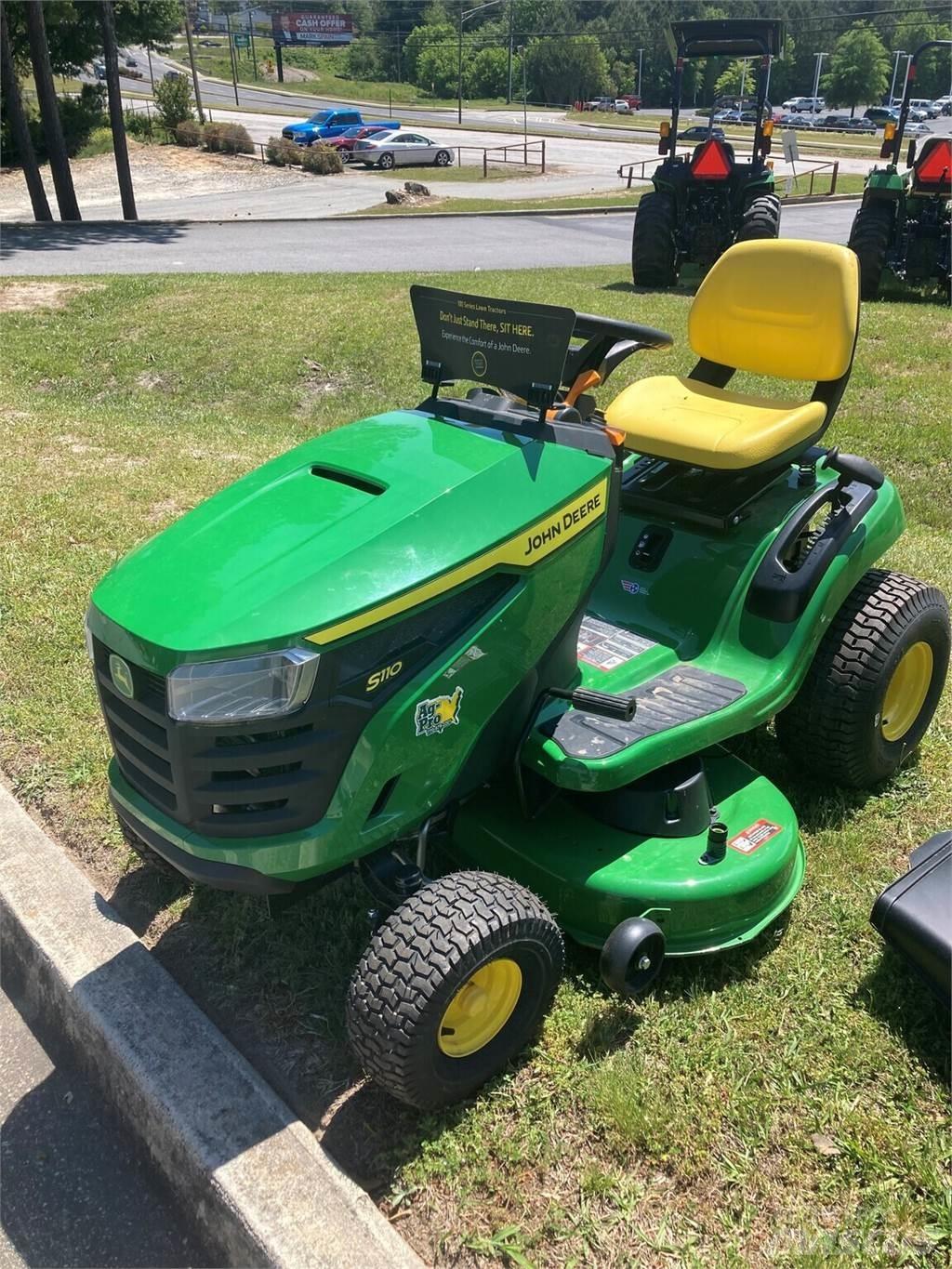 John Deere S110 ركوب الحشائش
