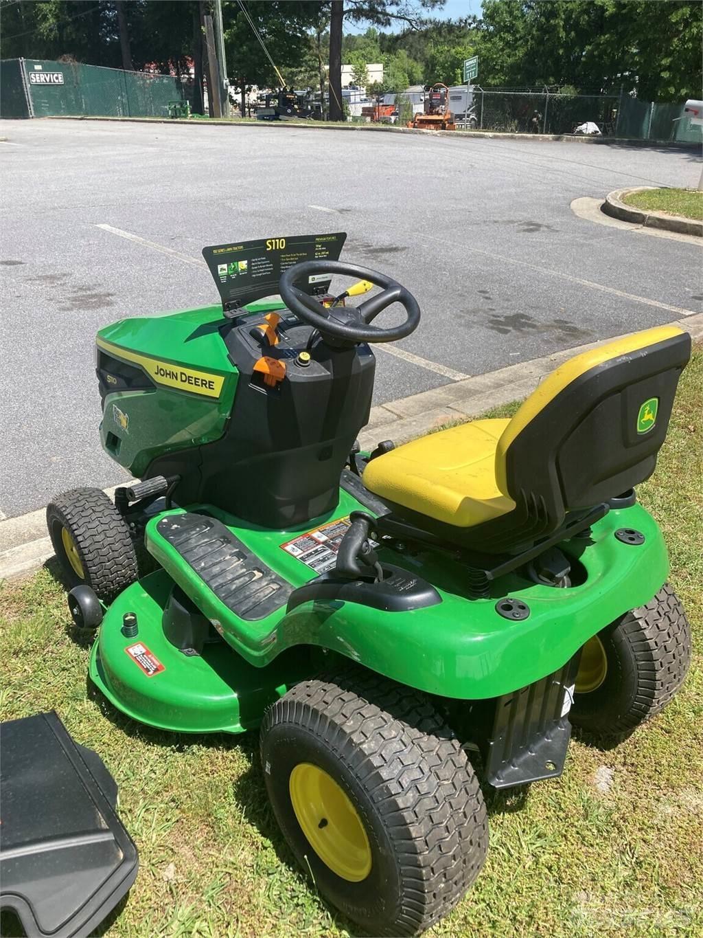 John Deere S110 ركوب الحشائش