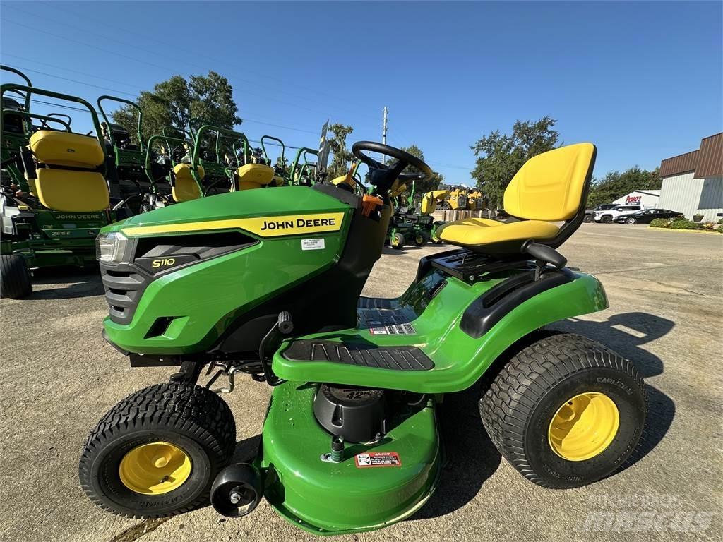 John Deere S110 ركوب الحشائش