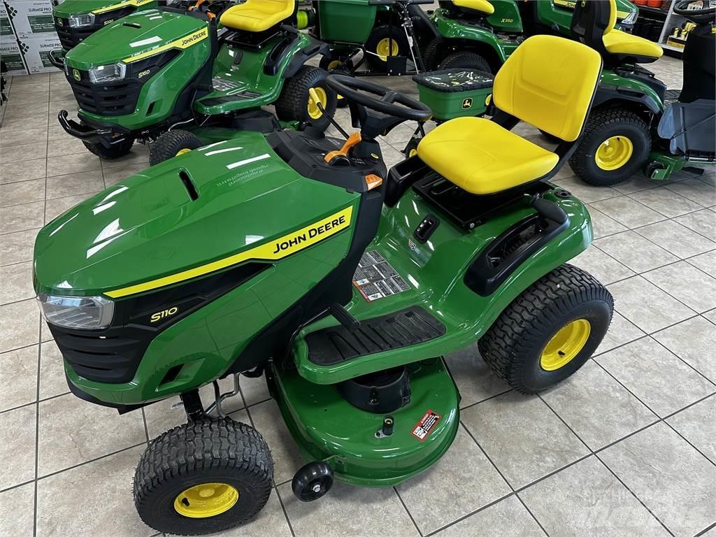 John Deere S110 ركوب الحشائش