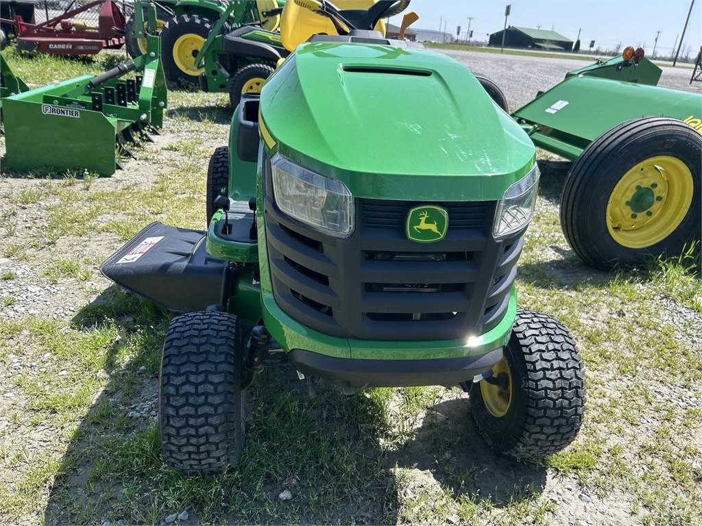 John Deere S110 جرارات مدمجة