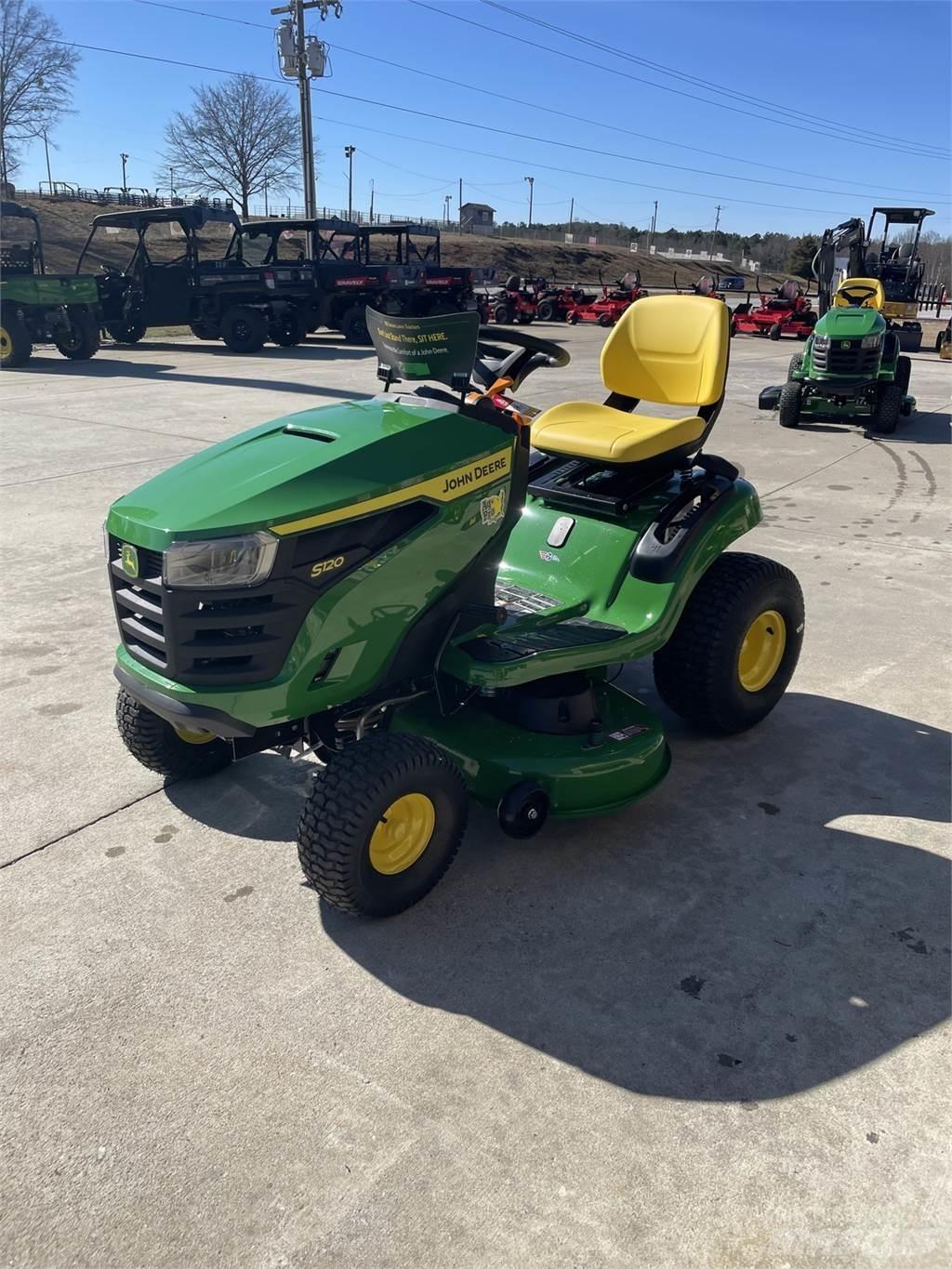 John Deere S120 ركوب الحشائش