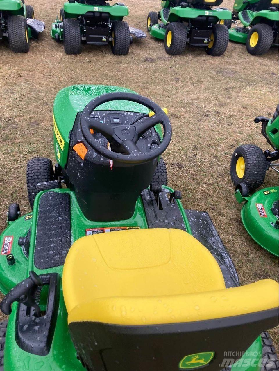 John Deere S120 ركوب الحشائش