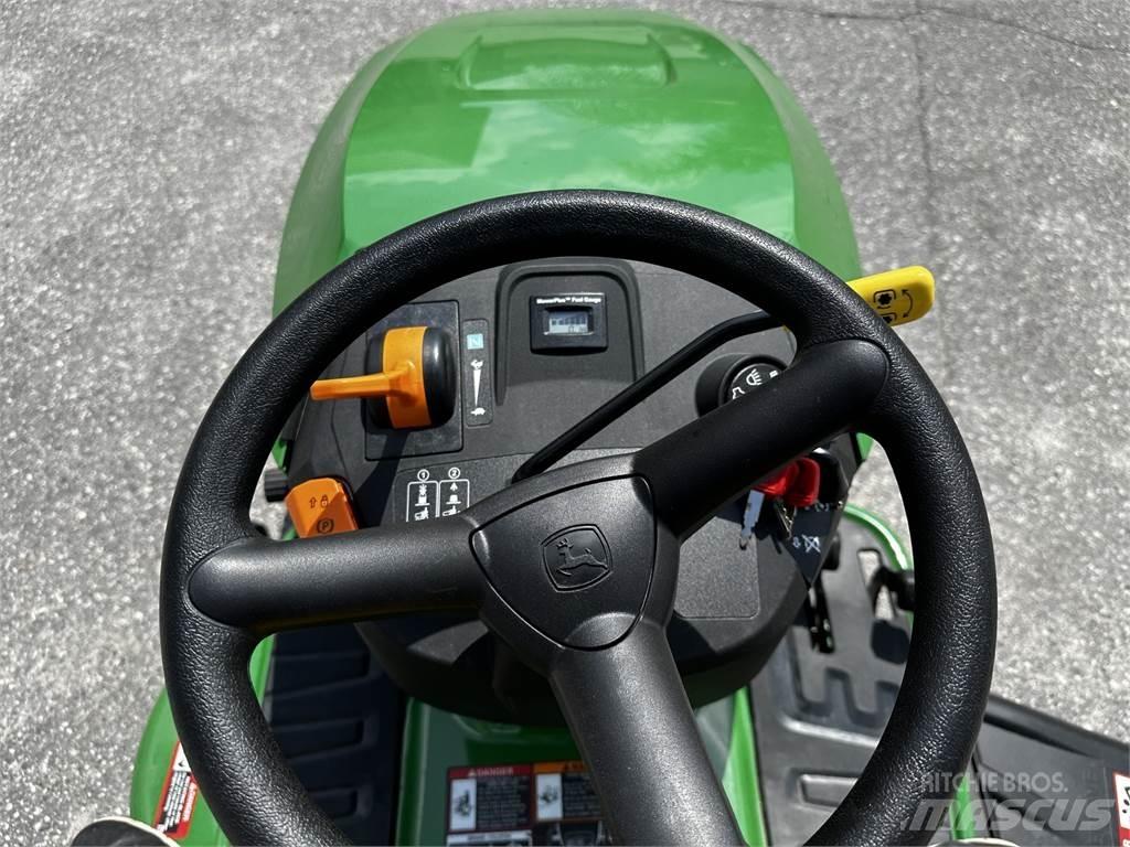 John Deere S120 ركوب الحشائش