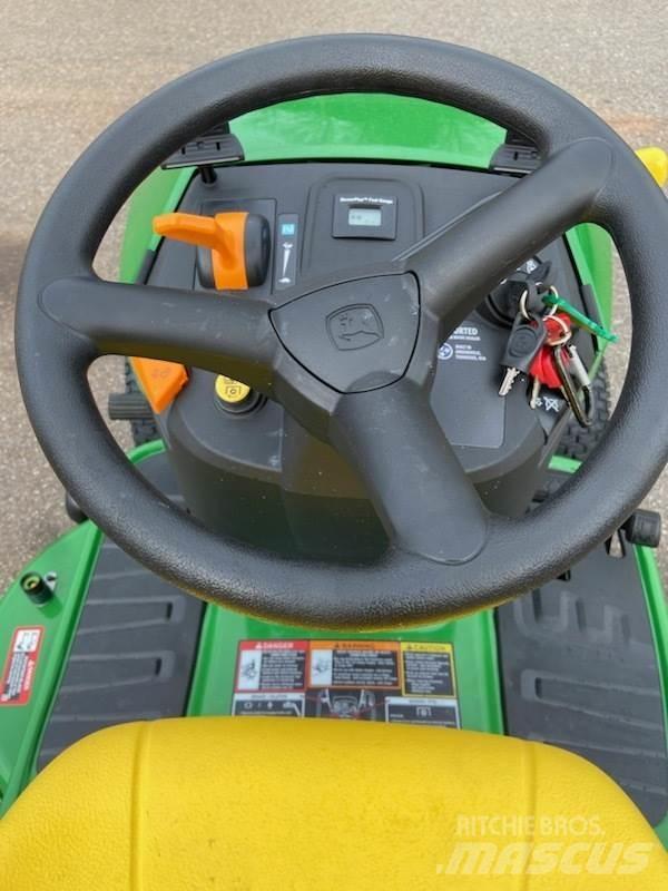 John Deere S120 ركوب الحشائش