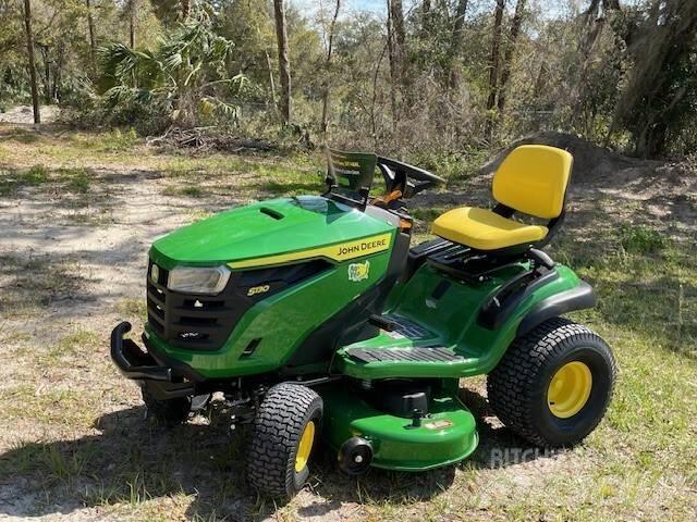 John Deere S130 ركوب الحشائش