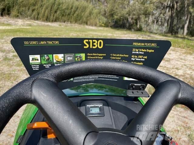 John Deere S130 ركوب الحشائش