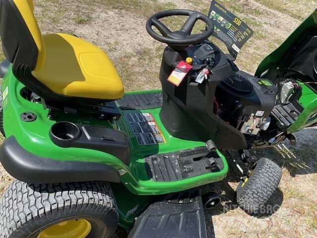 John Deere S130 ركوب الحشائش