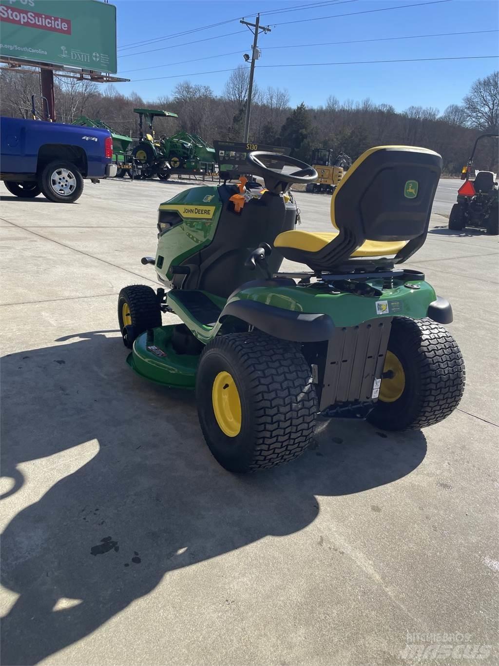 John Deere S130 ركوب الحشائش