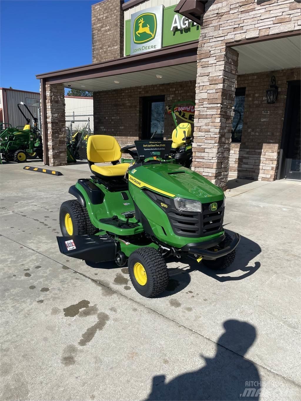 John Deere S130 ركوب الحشائش
