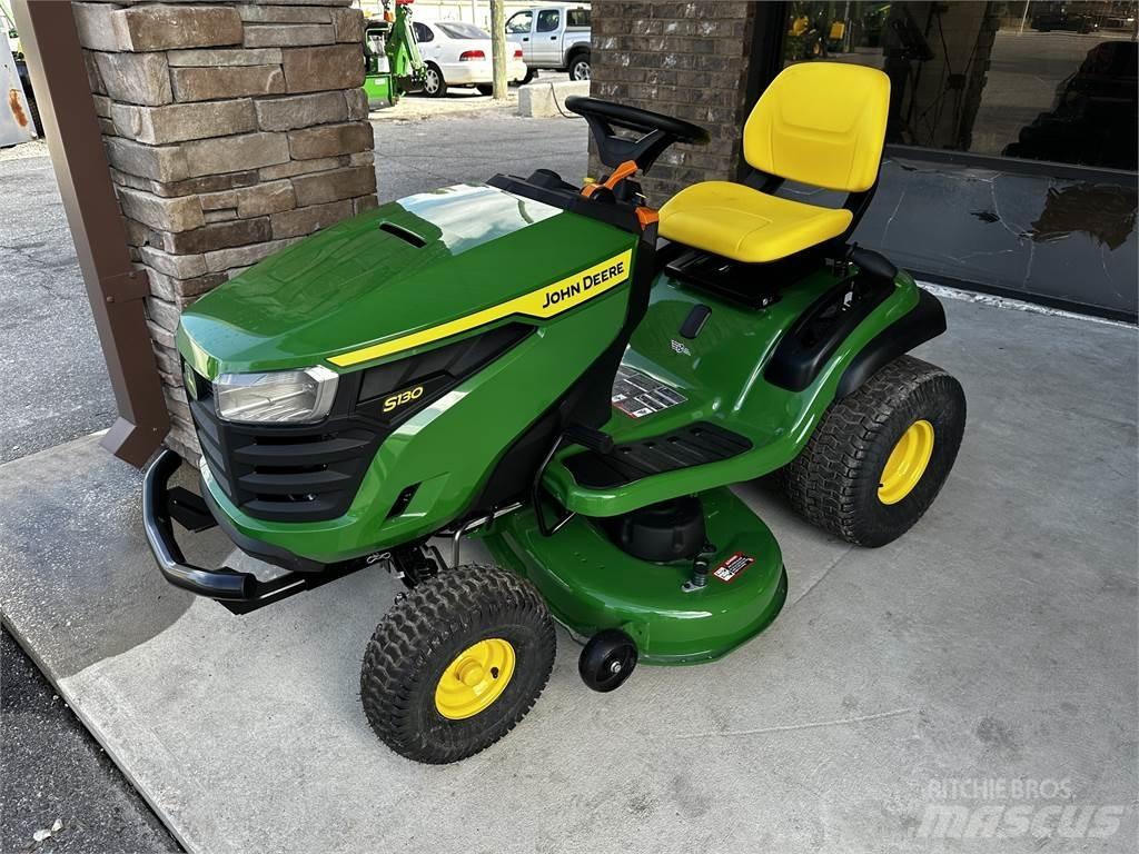 John Deere S130 ركوب الحشائش