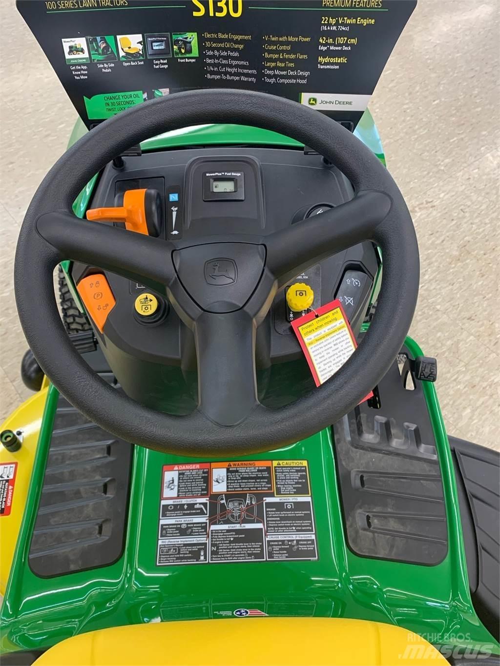 John Deere S130 ركوب الحشائش