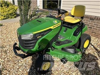 John Deere S140 ركوب الحشائش