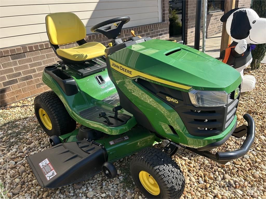 John Deere S140 ركوب الحشائش