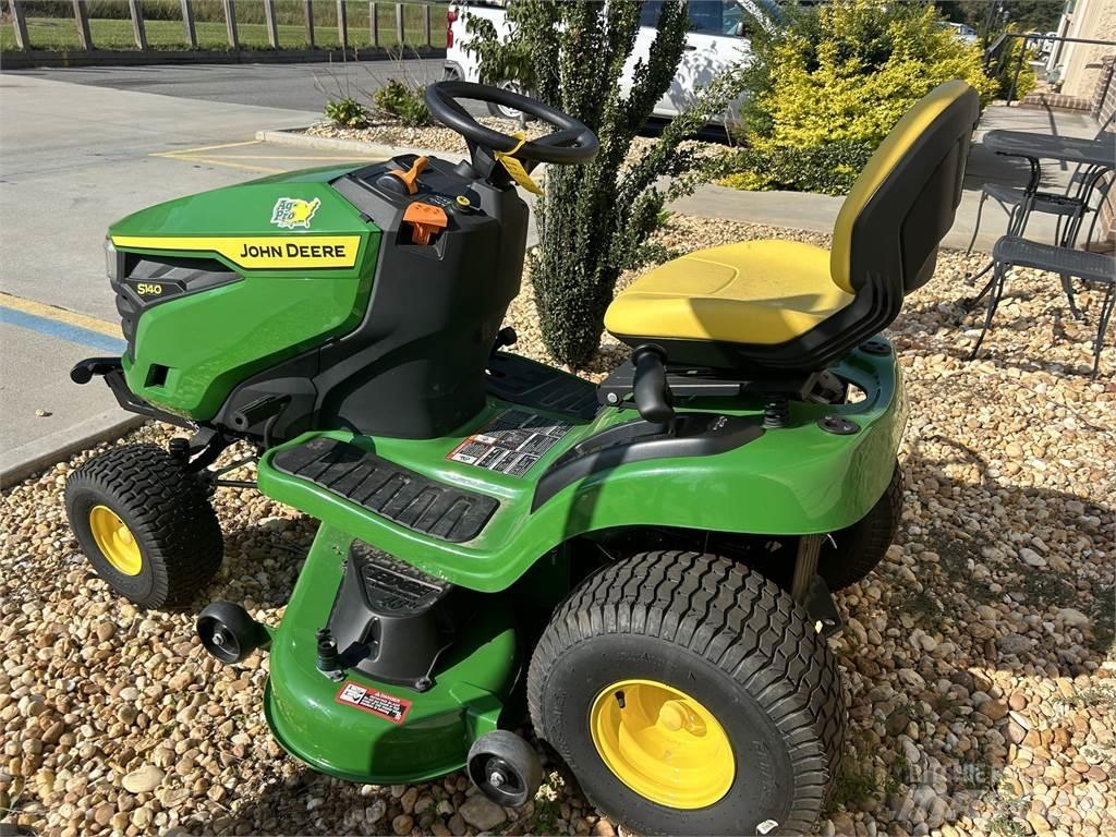 John Deere S140 ركوب الحشائش