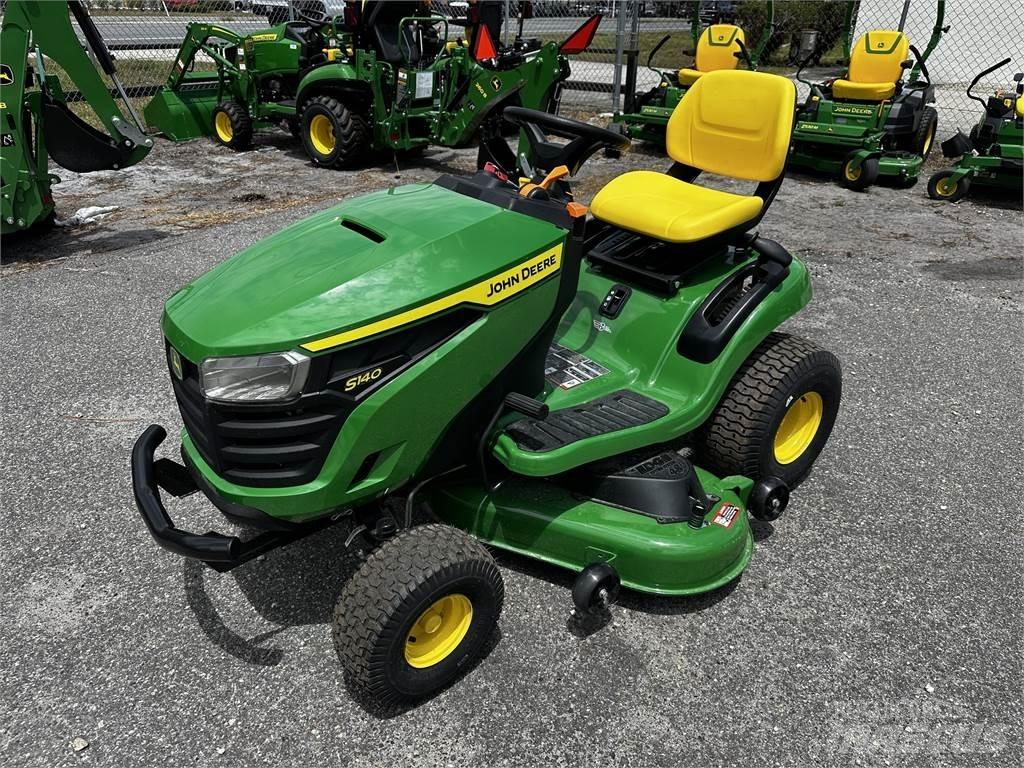 John Deere S140 ركوب الحشائش